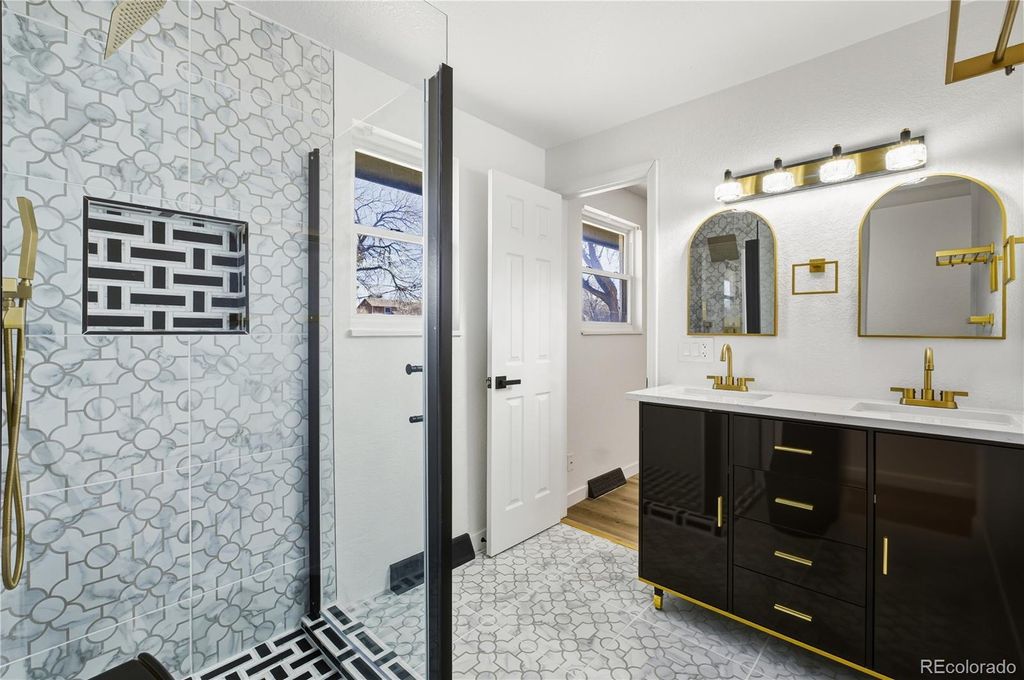 Photo of 1080 S Garrison Street, Lakewood, CO 80226 (MLS # 5978201)