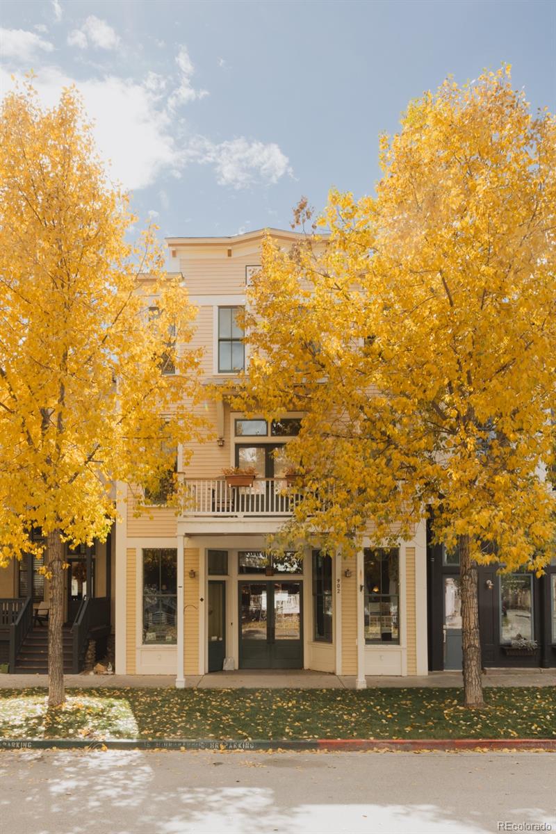 902 S Main St