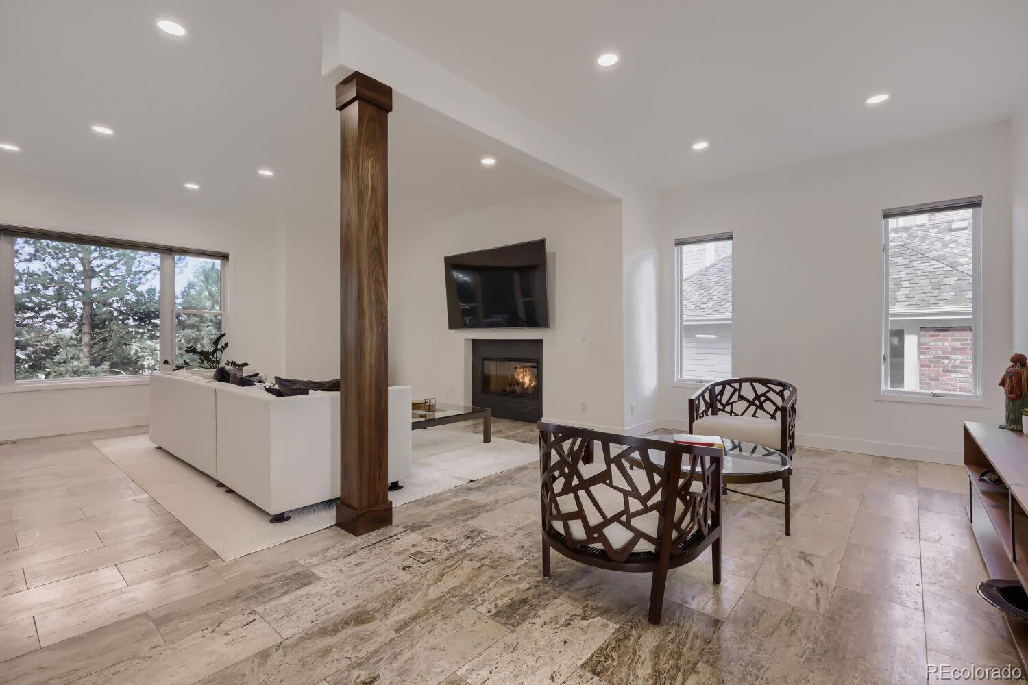 10027 Raleigh Street