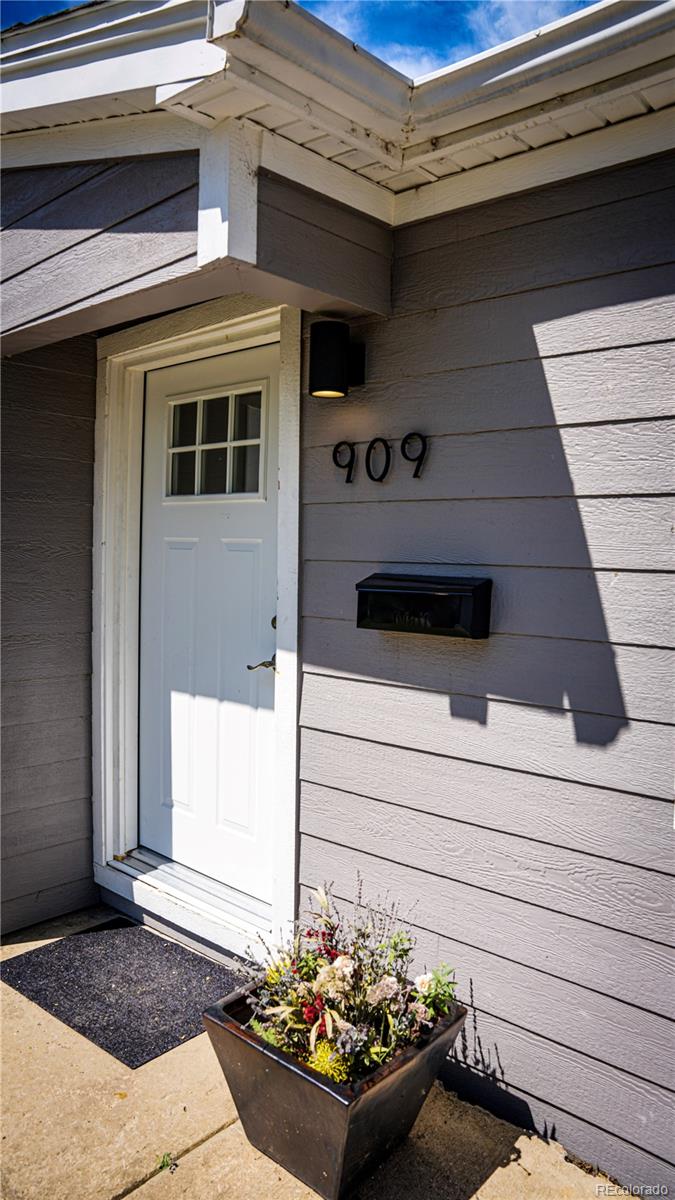 909 Meade Street