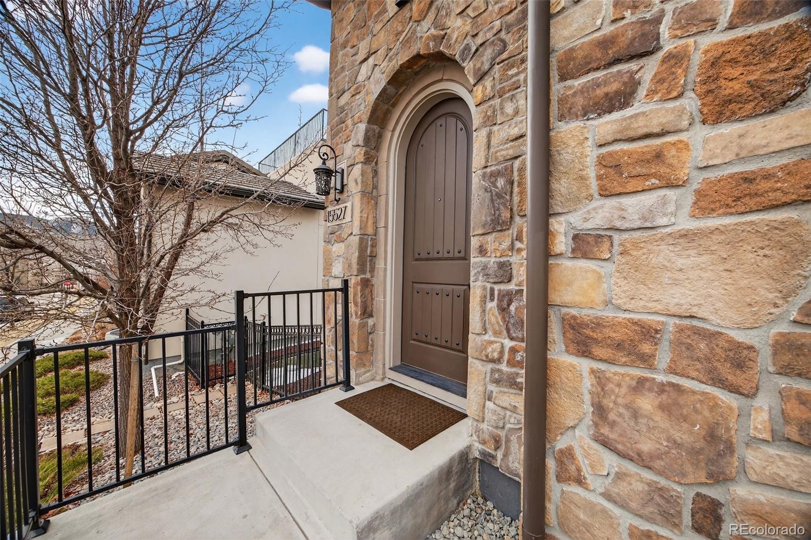 15527 W La Salle Place