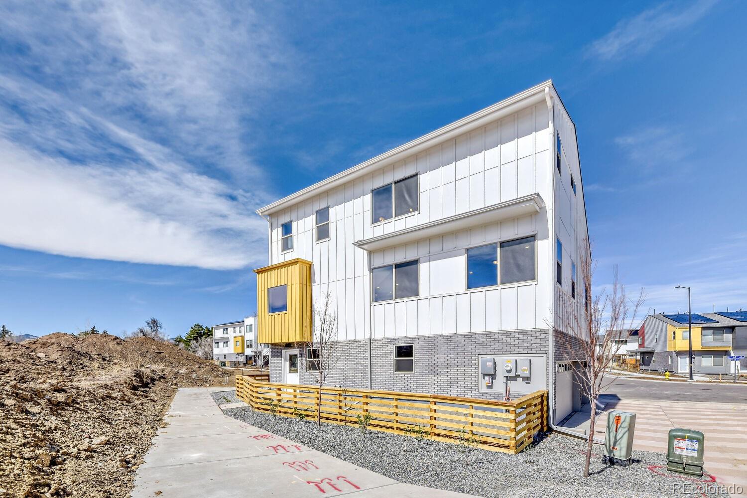 15294 W 68th Place