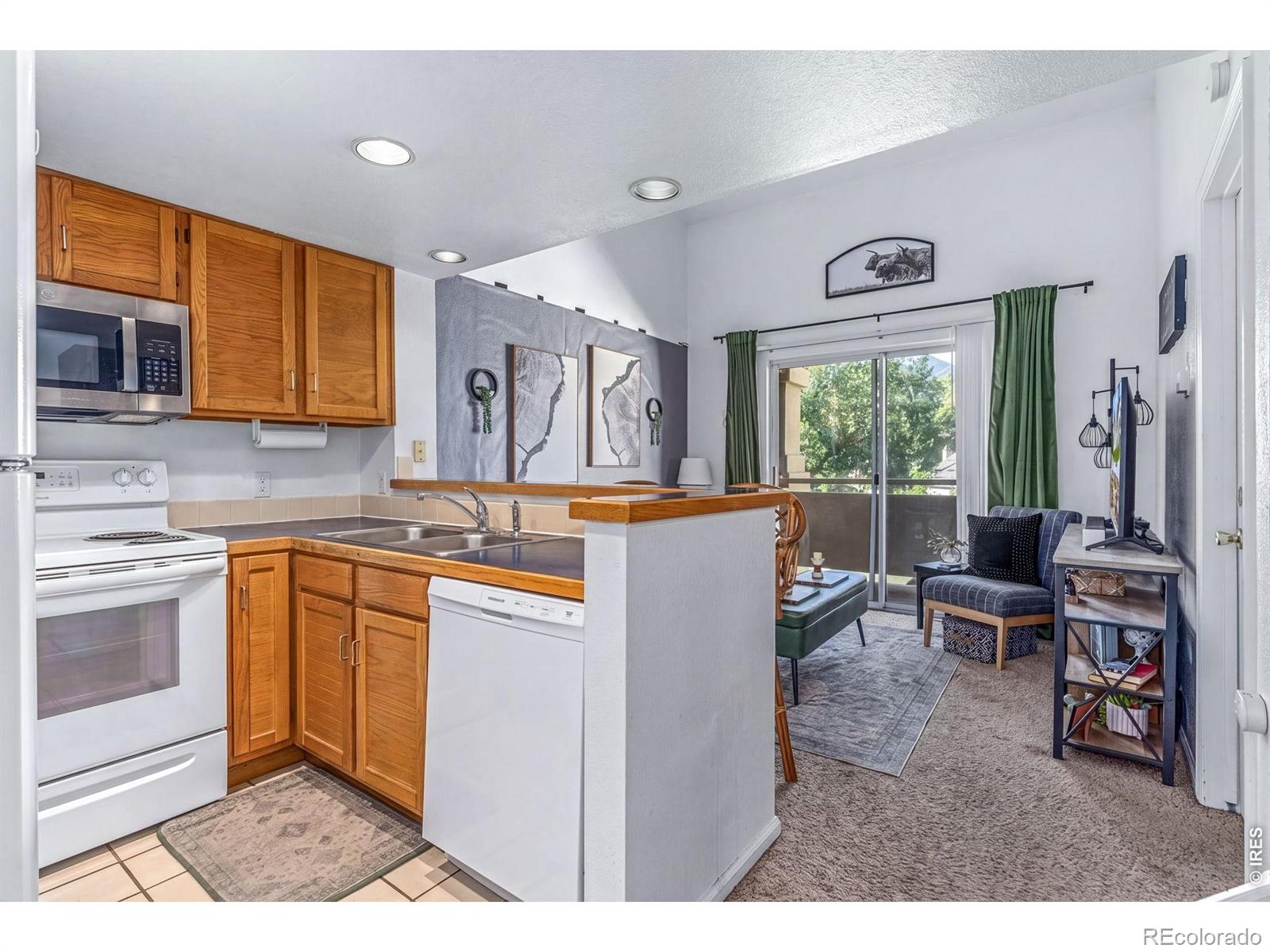 935 Broadway 205