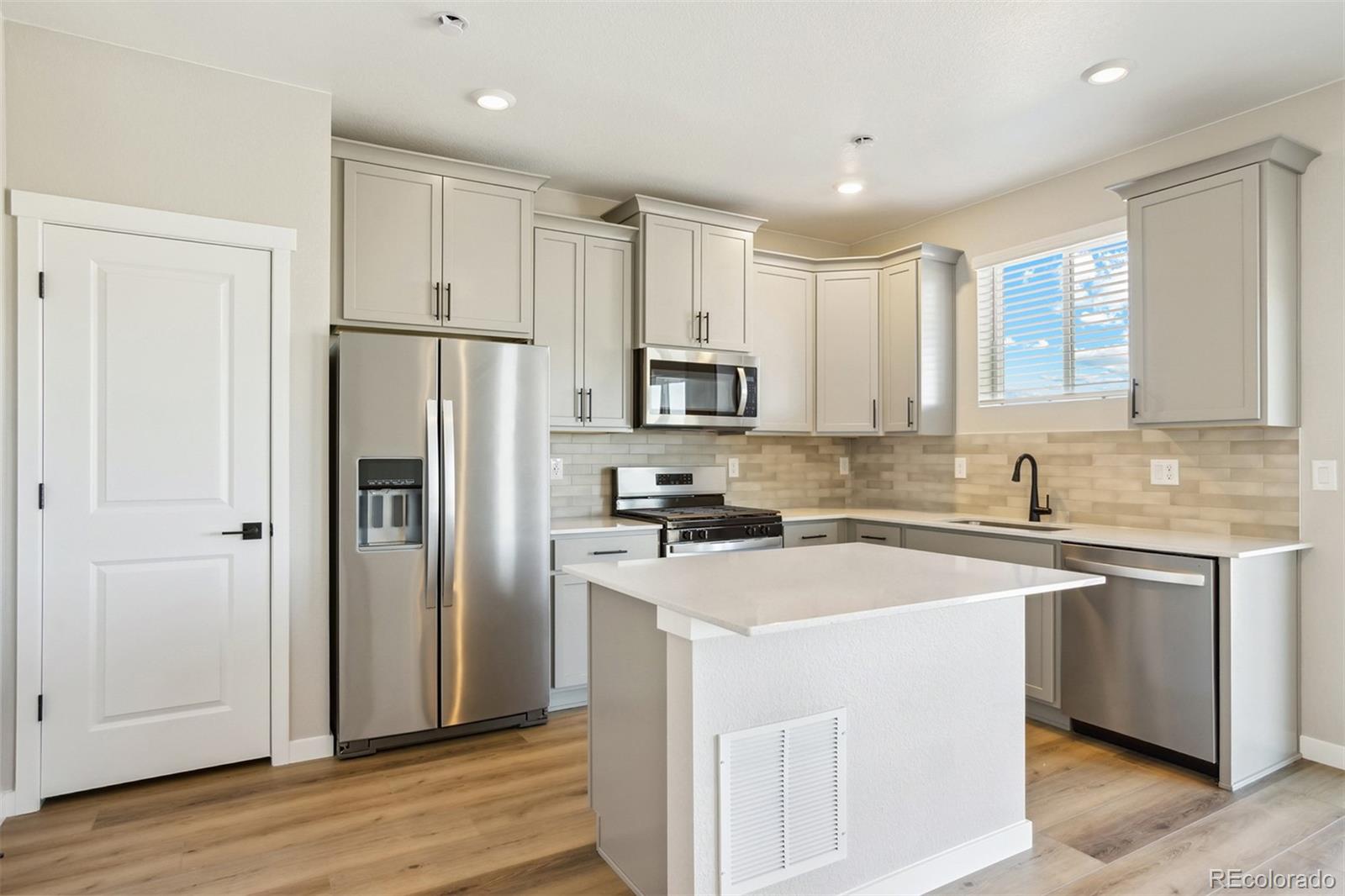 9484 Yampa Street, Commerce City, CO, 80022 2 9484 Yampa Street