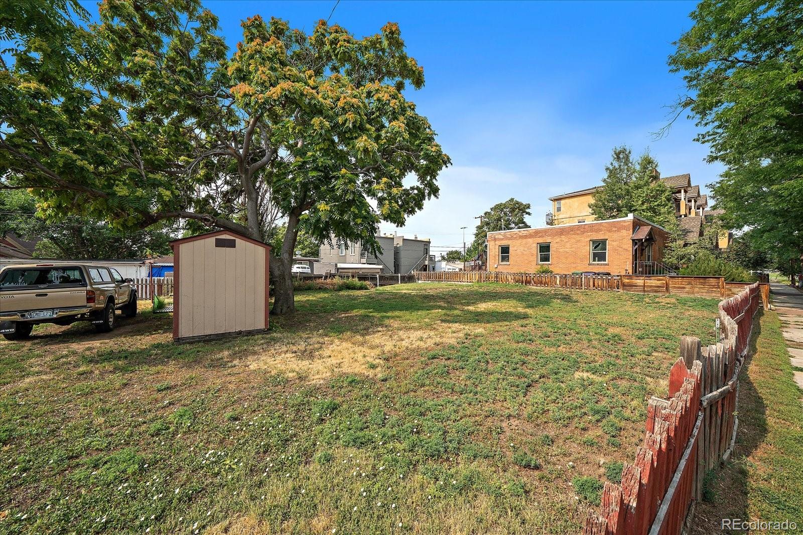 2600 W Argyle Place