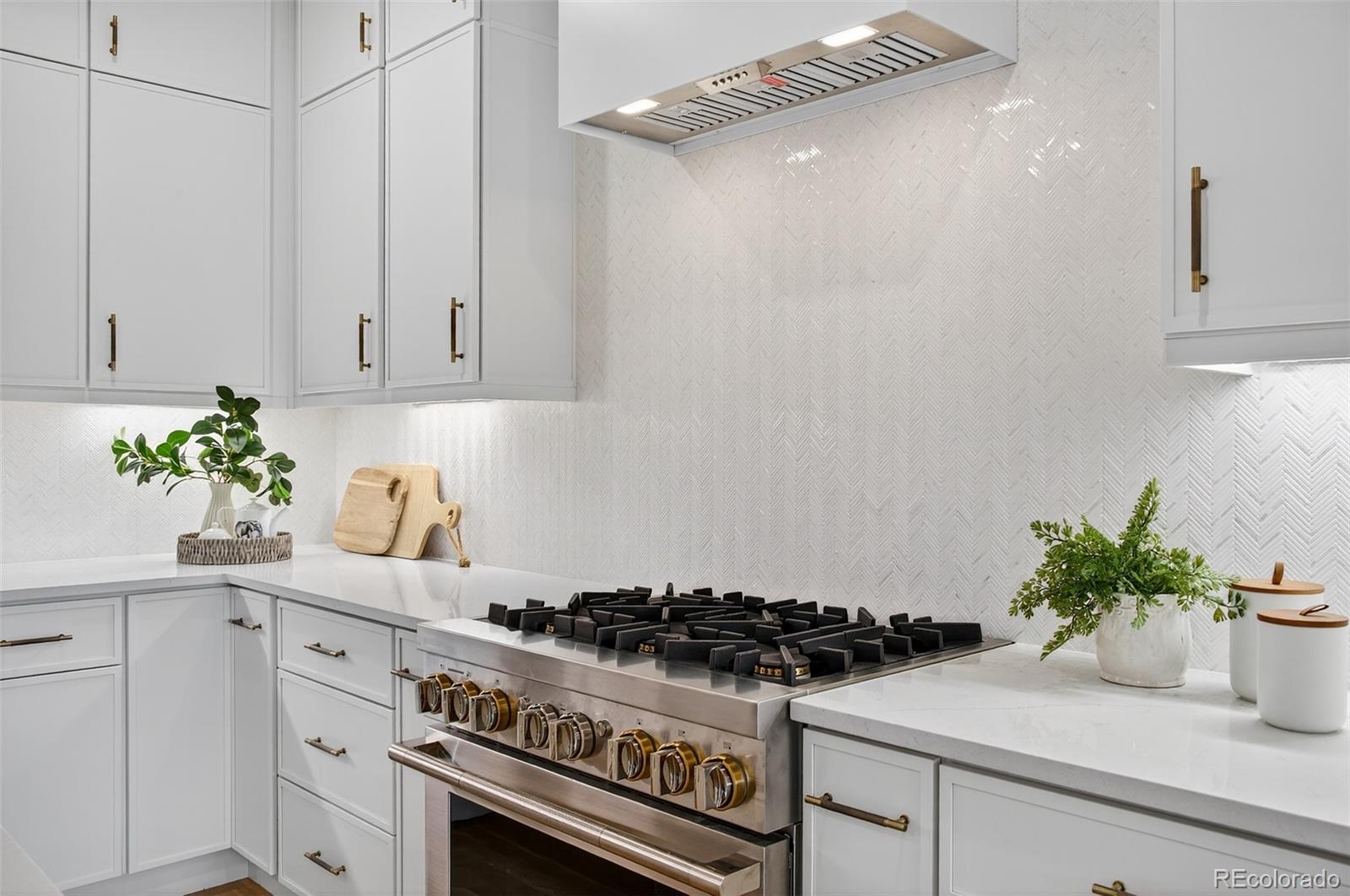 2552 E Alameda Avenue 104