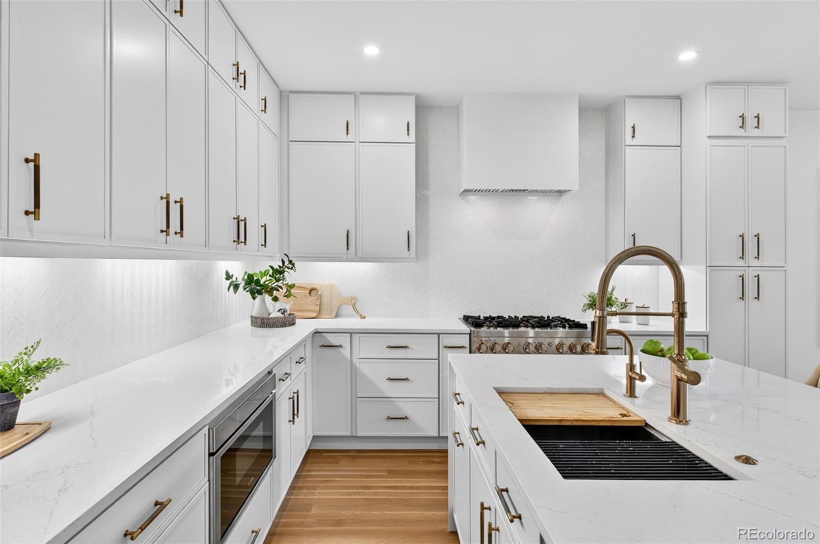 2552 E Alameda Avenue 104