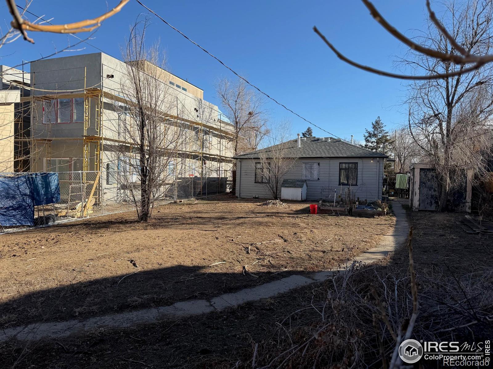 2379 S Cherokee Street