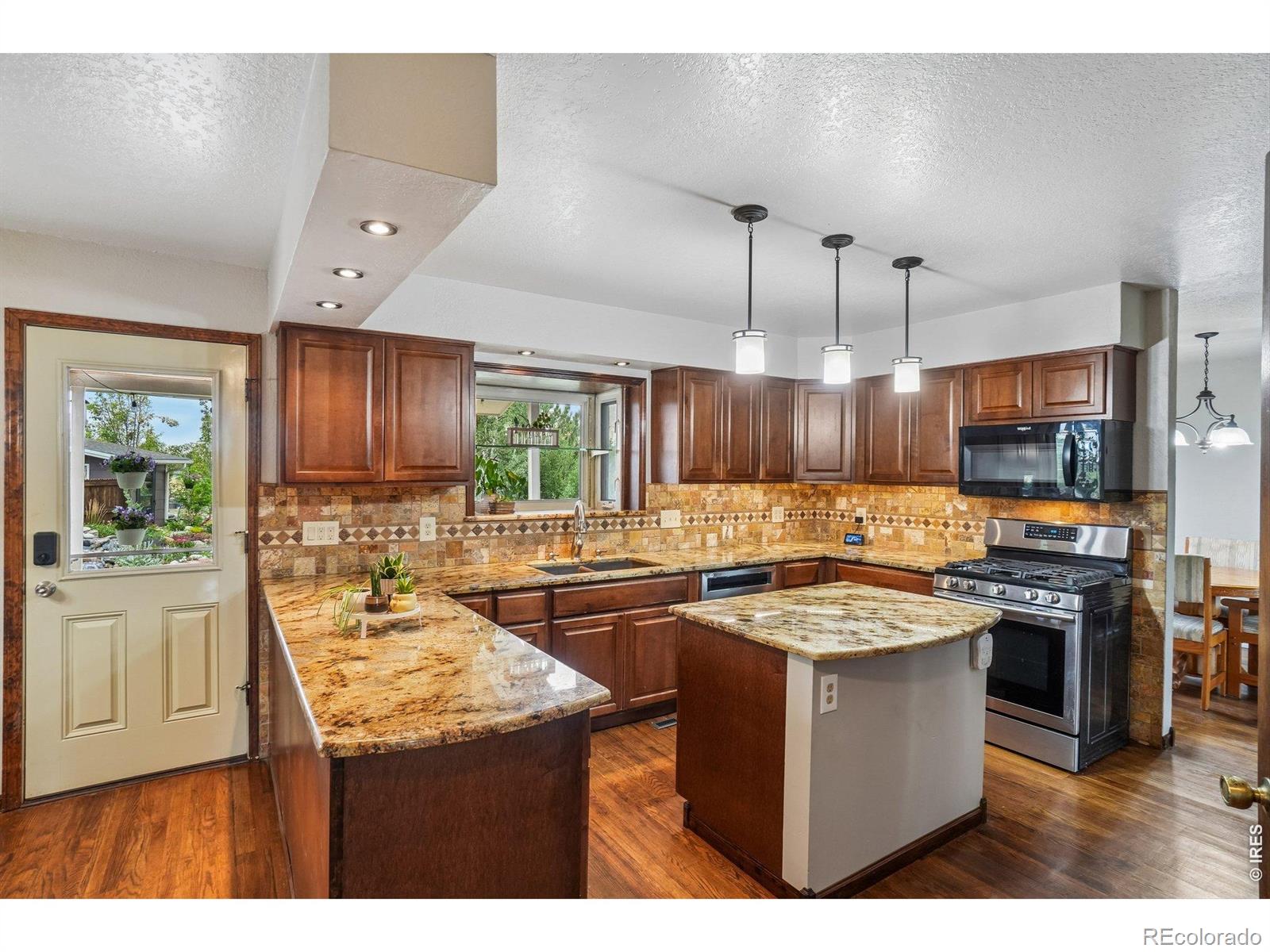 4901 Beverly Drive