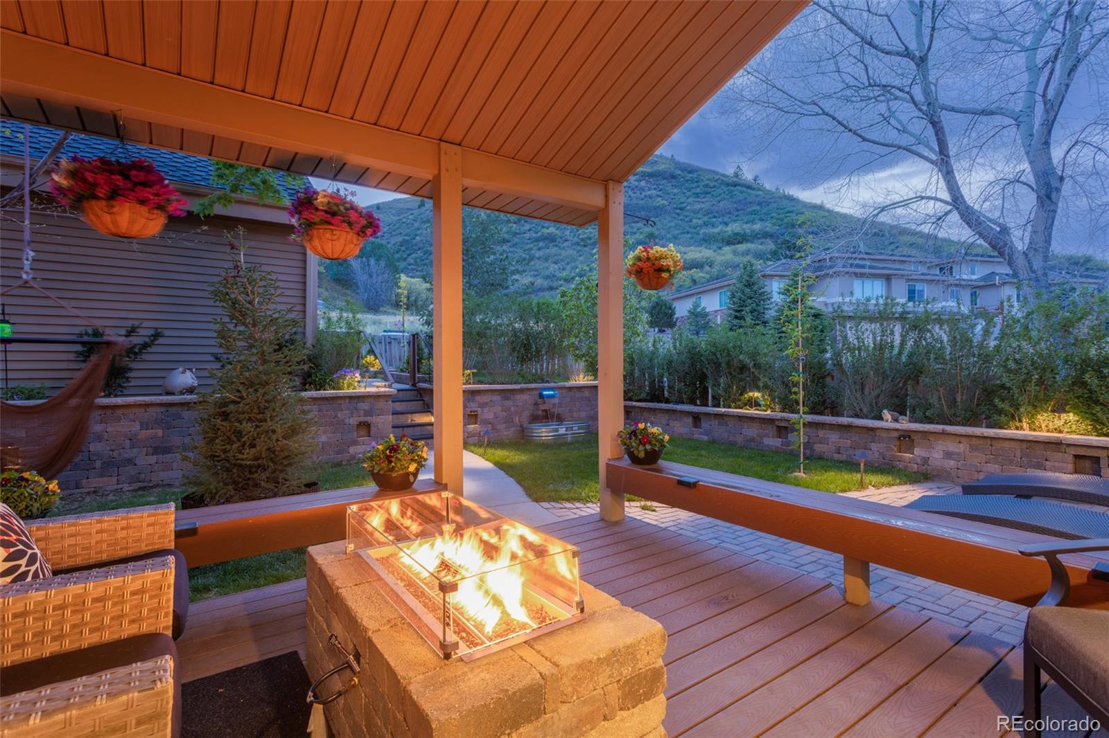 6876 Surrey Trail