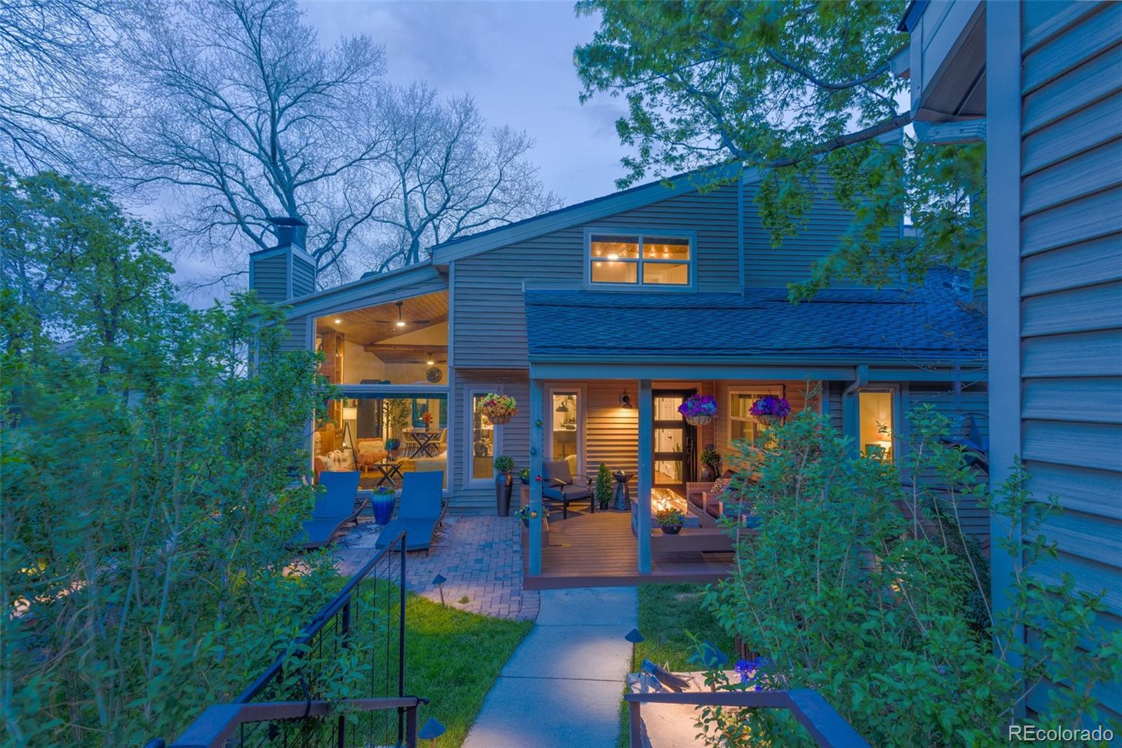 6876 Surrey Trail