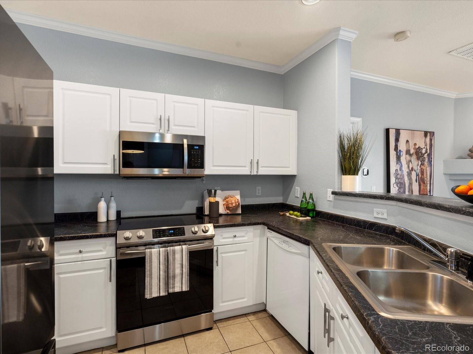 7498 S Alkire Street 202