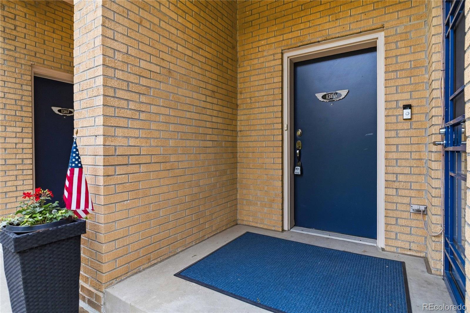 190 Roslyn Street 1306
