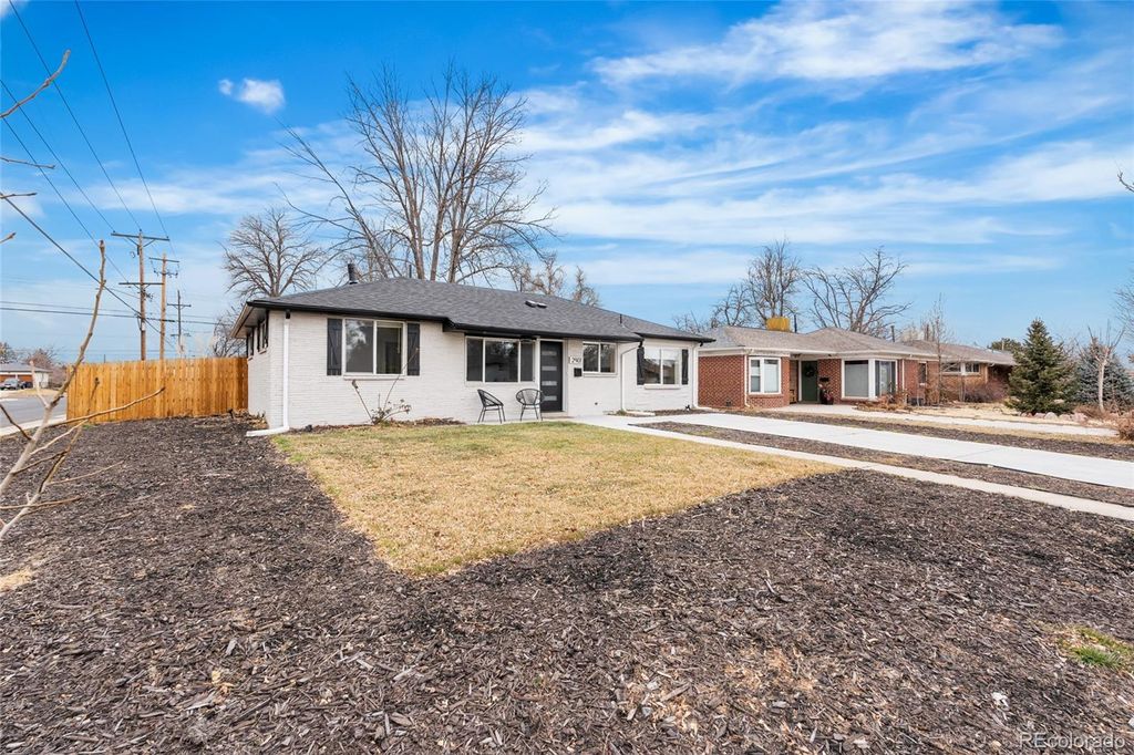 Photo of 2901 Niagara Street, Denver, CO 80207 (MLS # 6622377)
