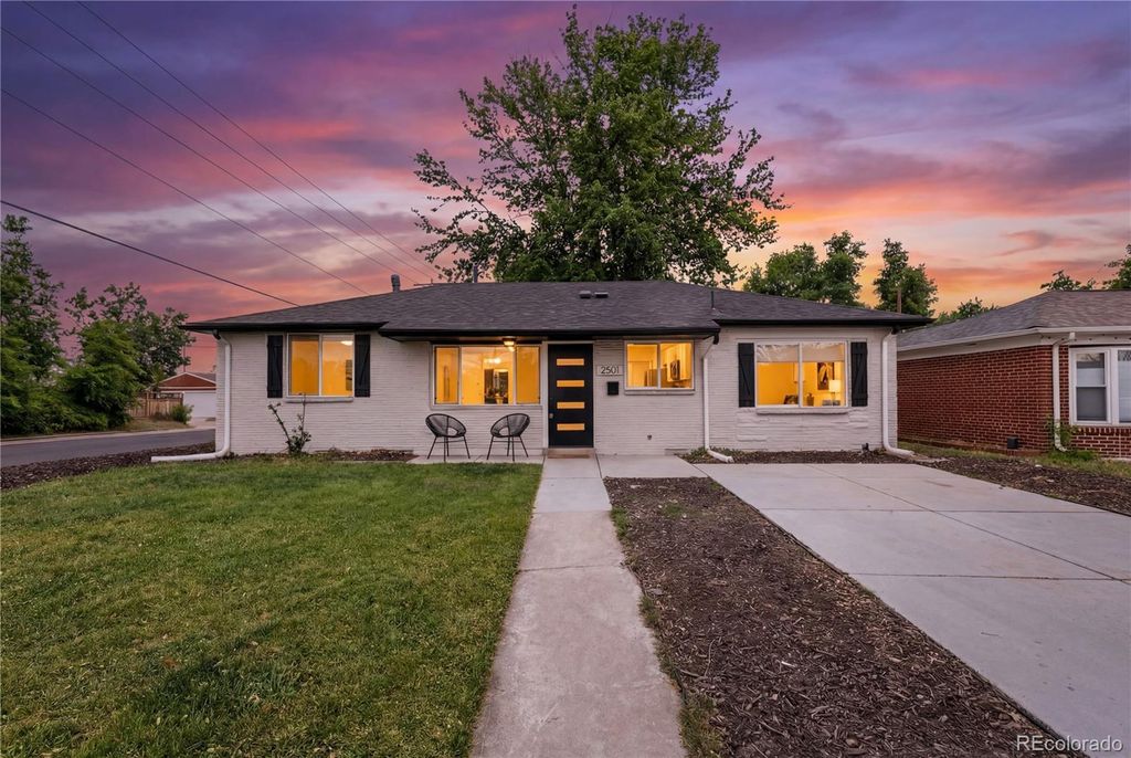 Photo of 2901 Niagara Street, Denver, CO 80207 (MLS # 6622377)