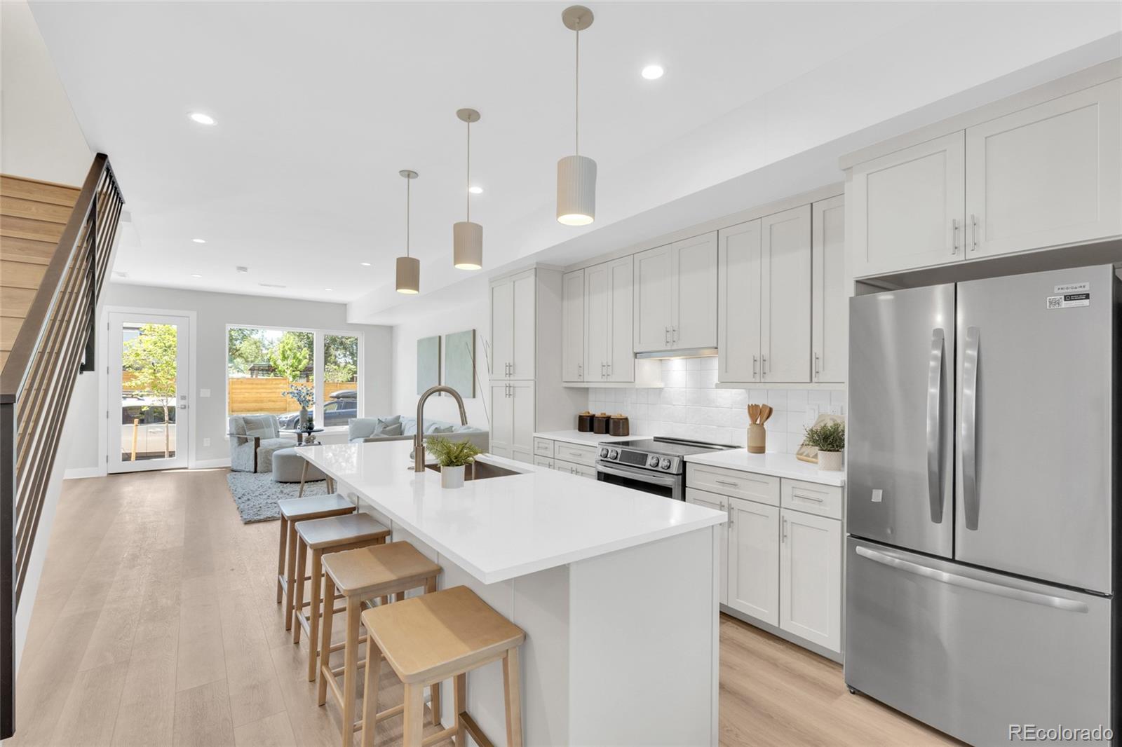 341 W Warren Avenue