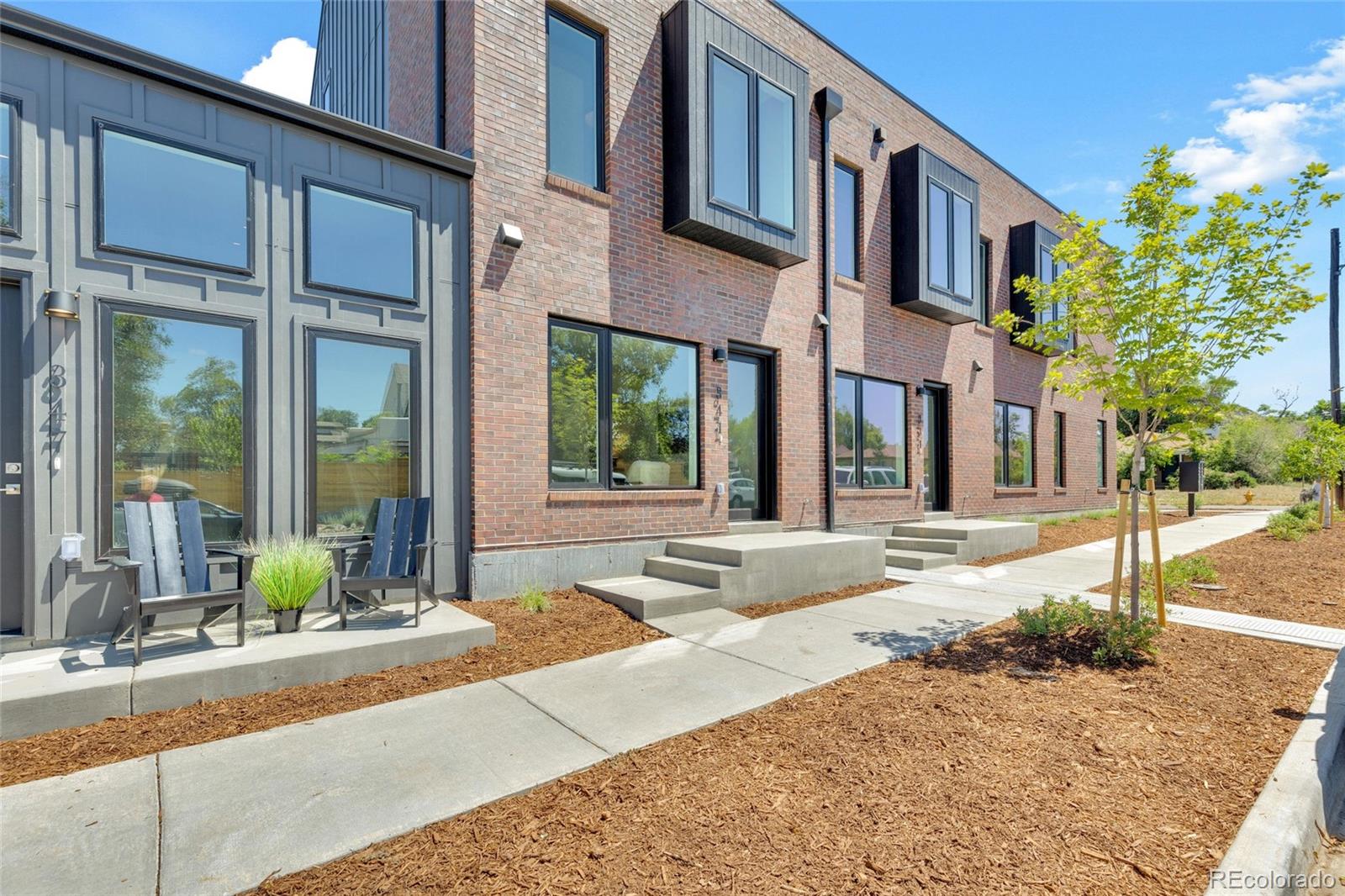 341 W Warren Avenue