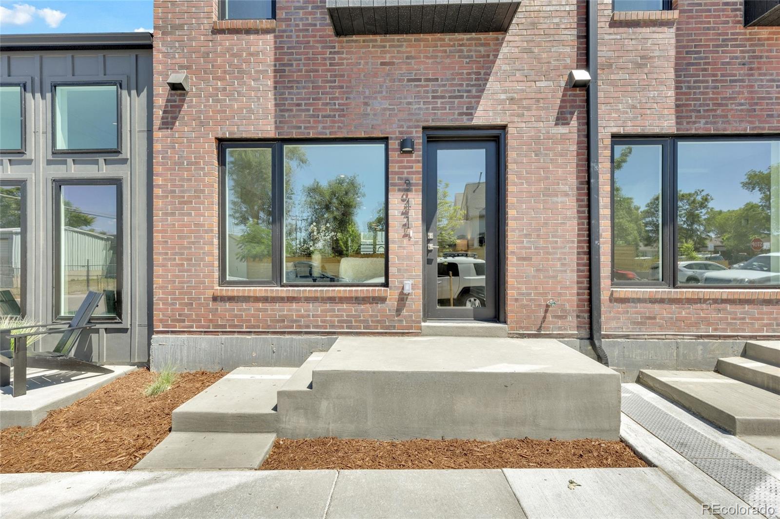 341 W Warren Avenue