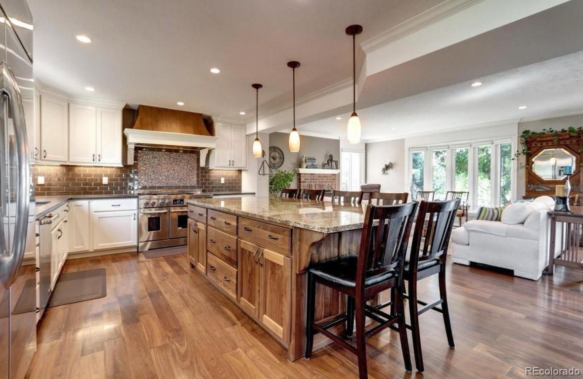 15985 W 77th Place