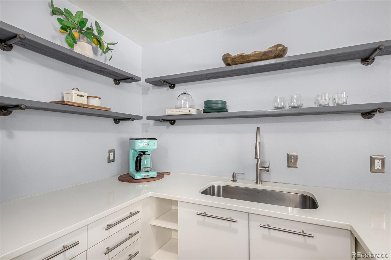 1260 York Street 204