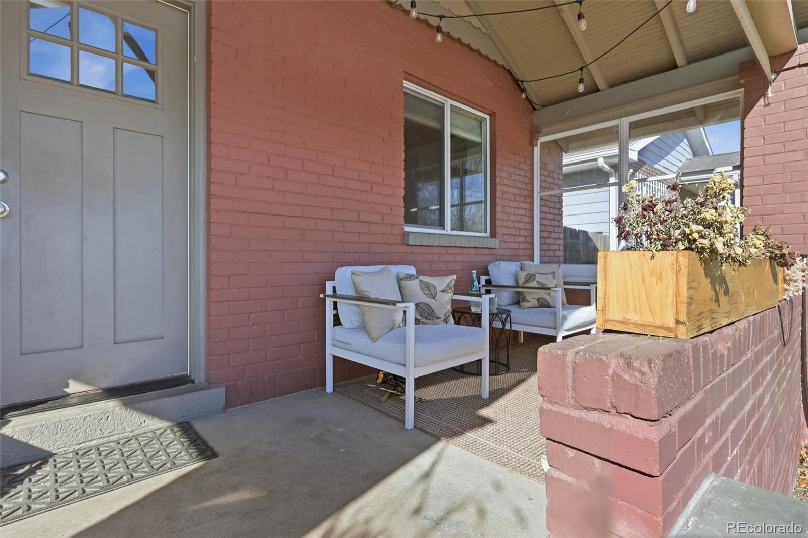 2737 N Elizabeth Street