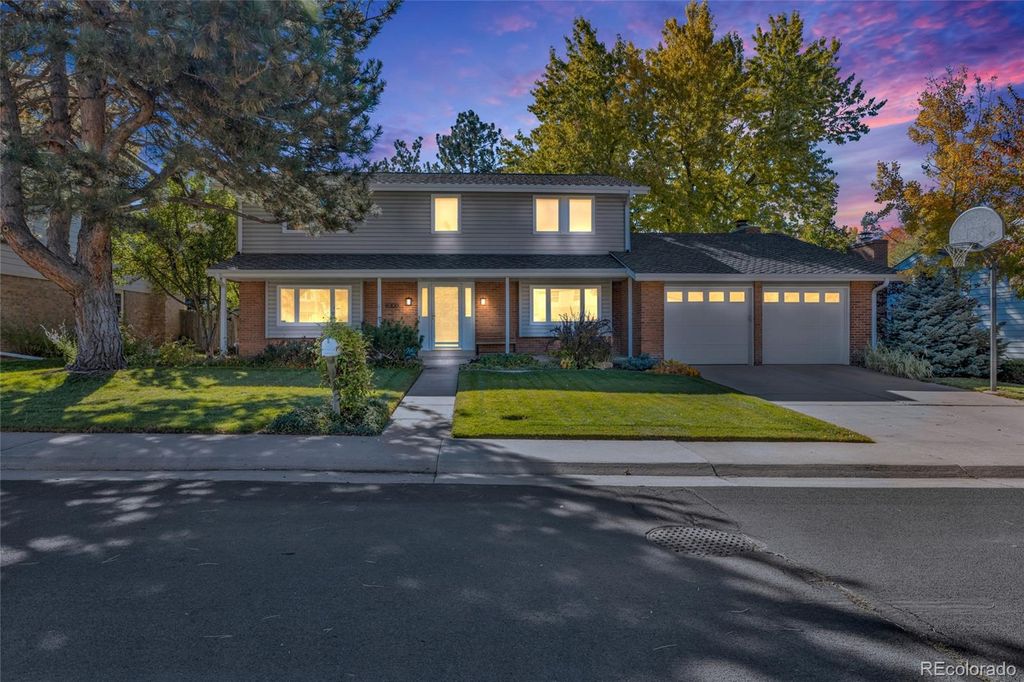 Photo of 8300 E Hinsdale Avenue, Centennial, CO 80112 (MLS # 3121224)