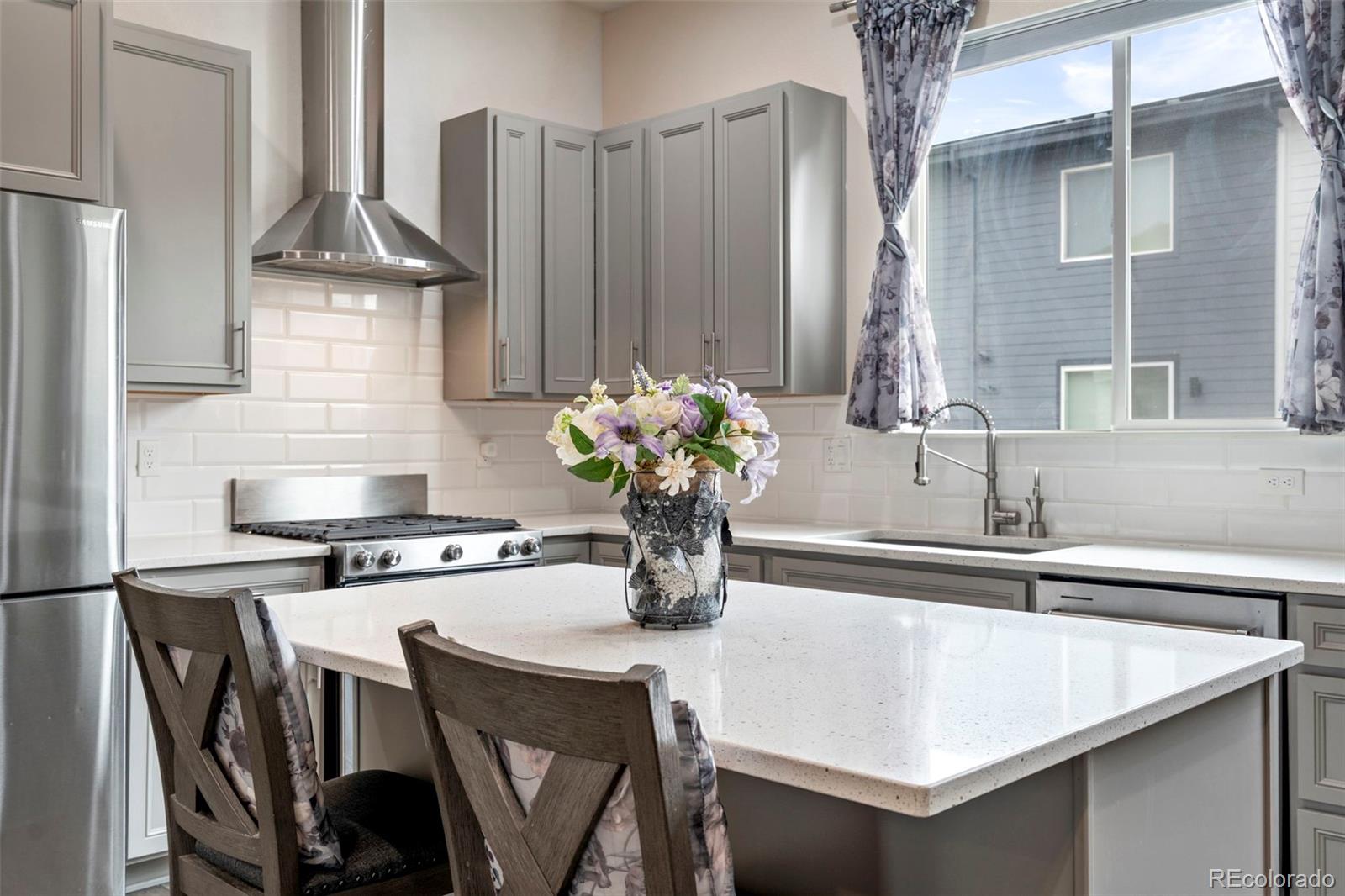 7885 W 43rd Circle, Wheat Ridge, CO 80033 — MLS #7884773 — photo 8 of 50