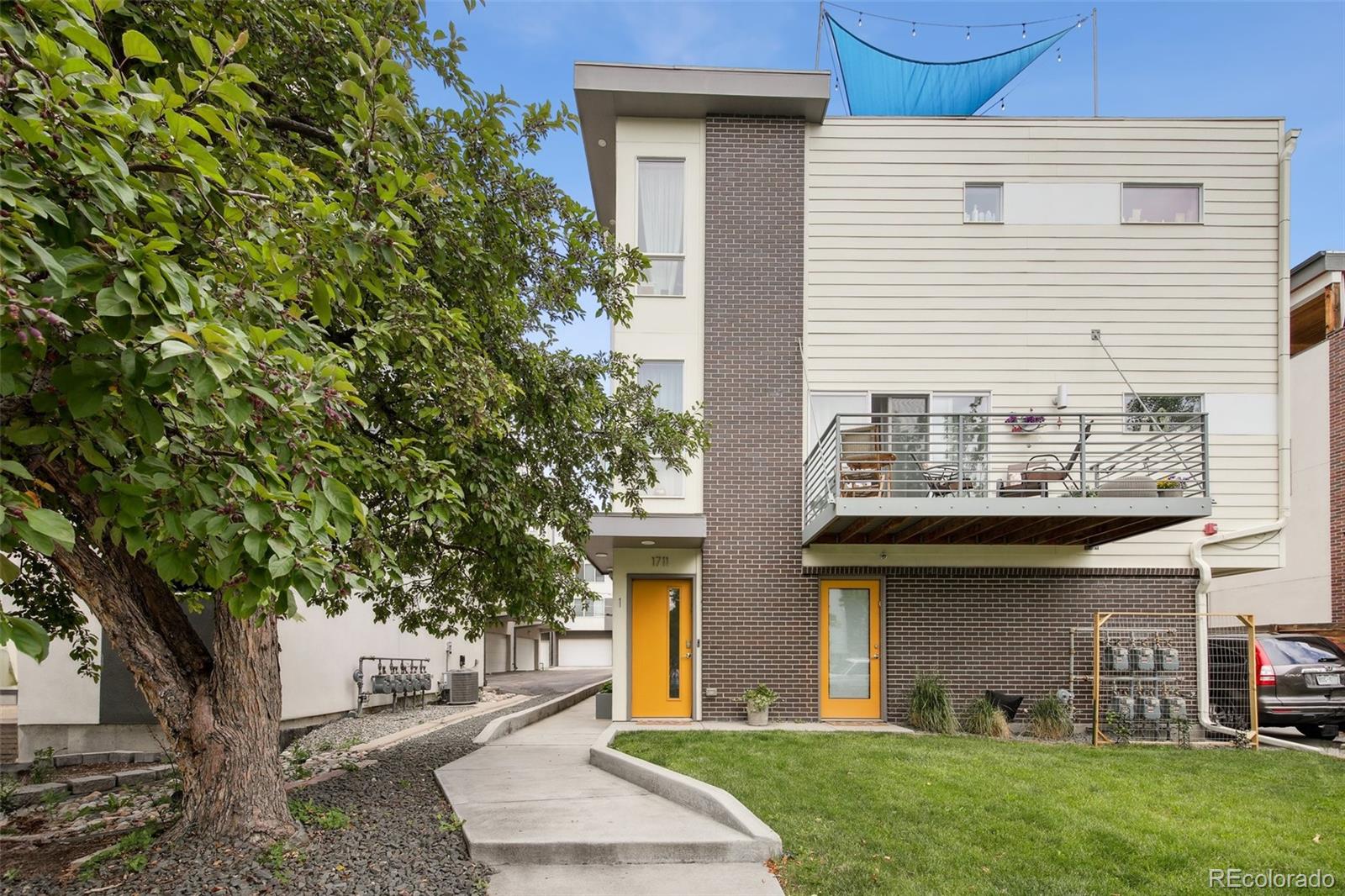 1711 Hooker Street 2