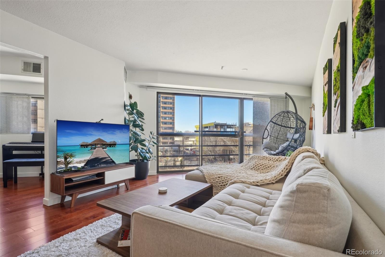 100 Park Avenue W 304