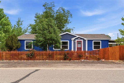 Photo of 110 Dahlia Street, Hudson, CO 80642 (MLS # 2000127)