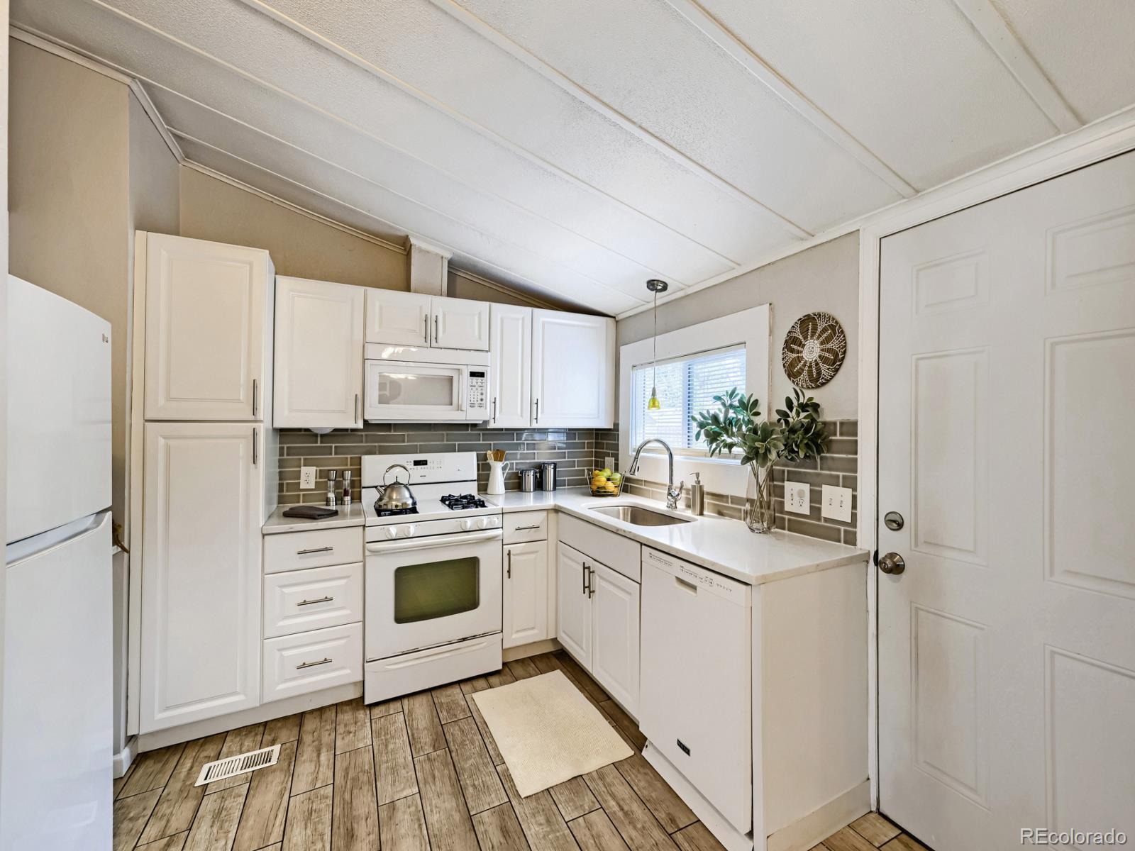 3090 W 55th Place