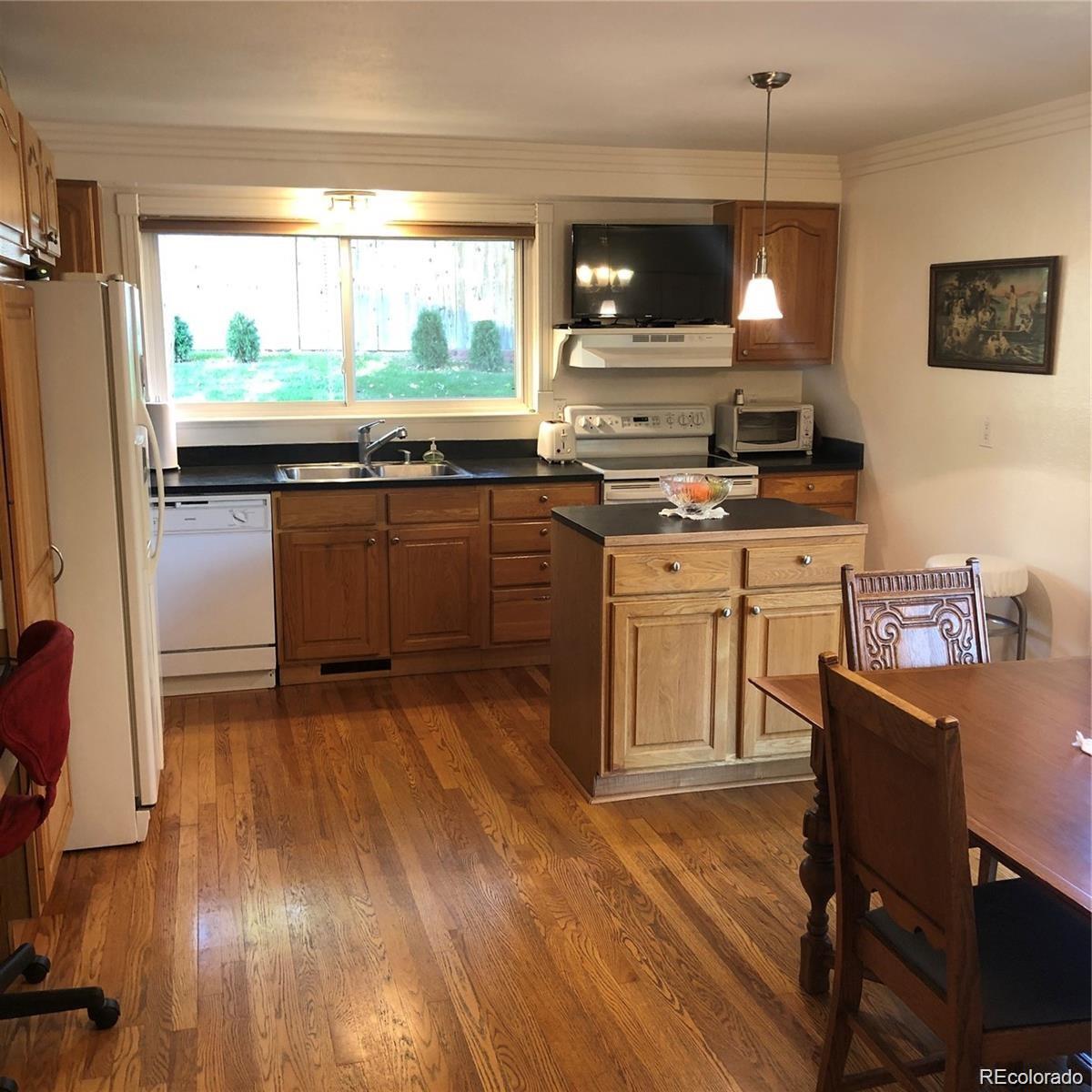 995 W Peakview Circle