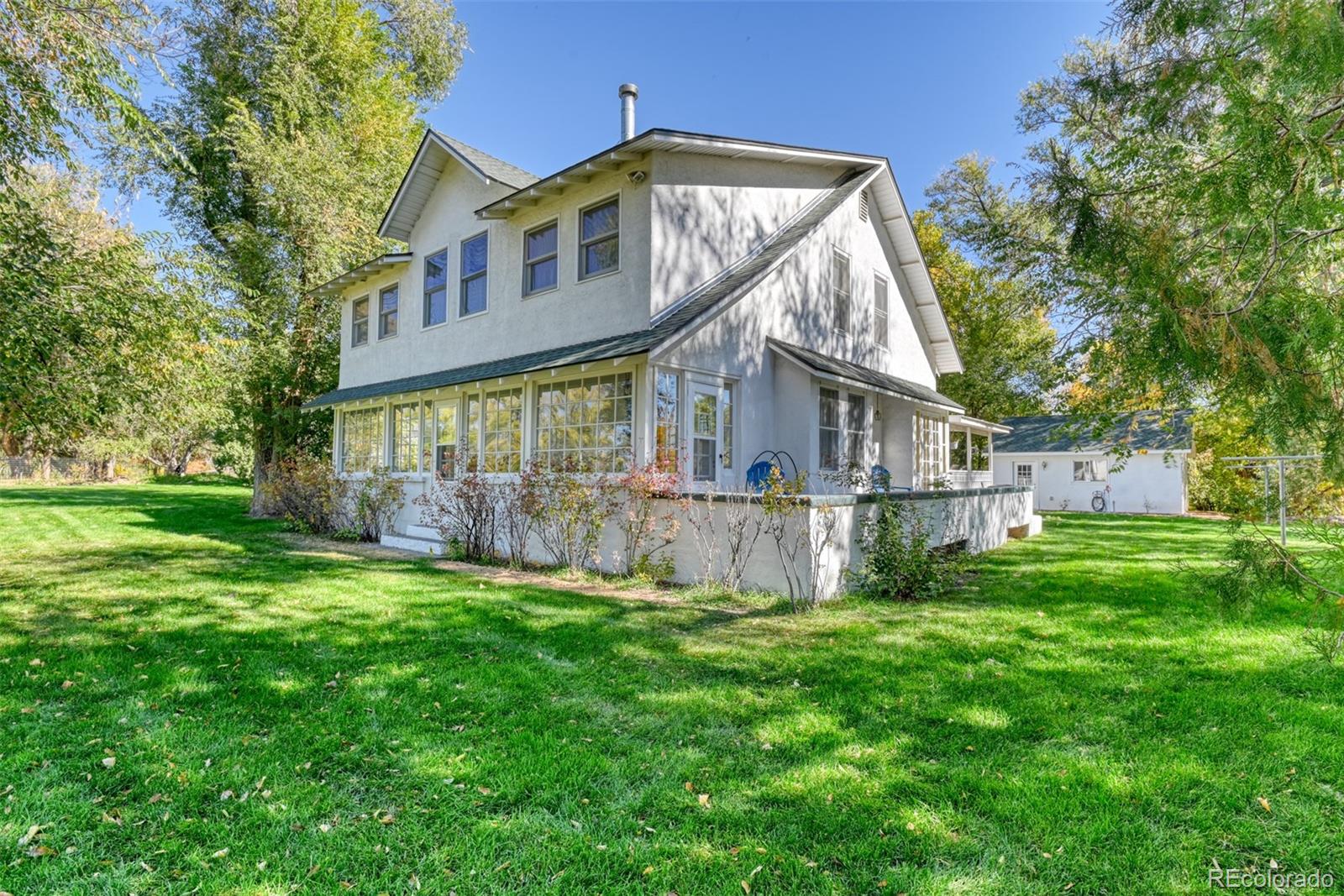 900 Pond Terrace