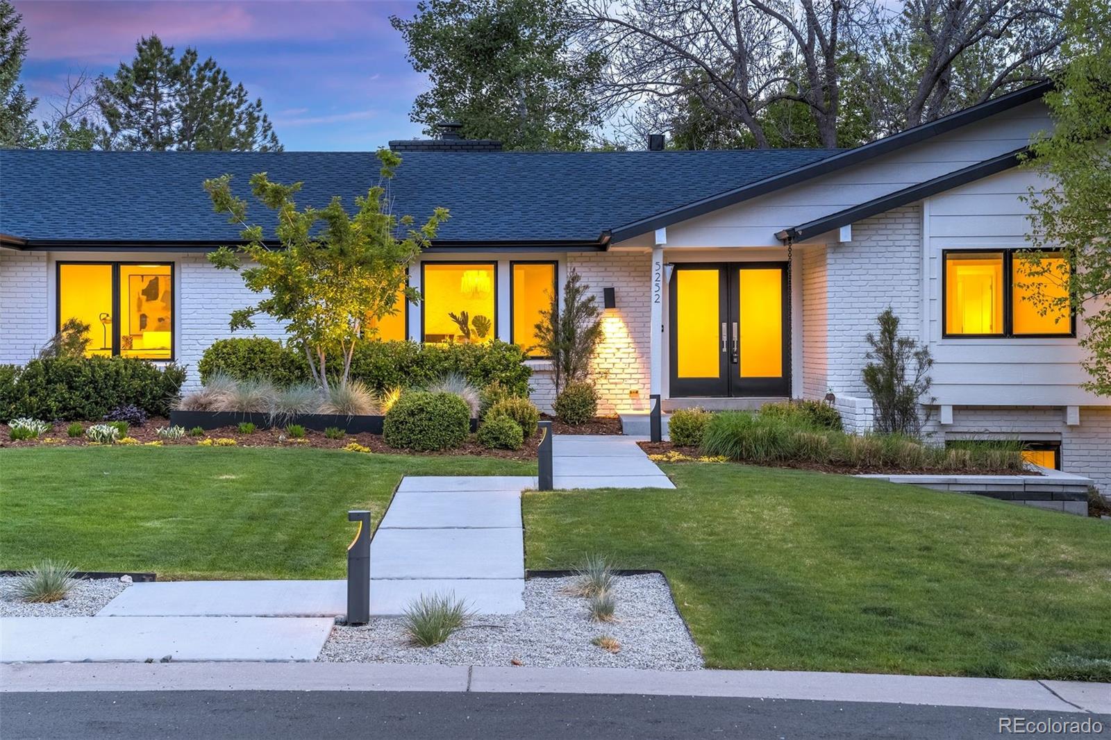 5252 Nassau Circle E