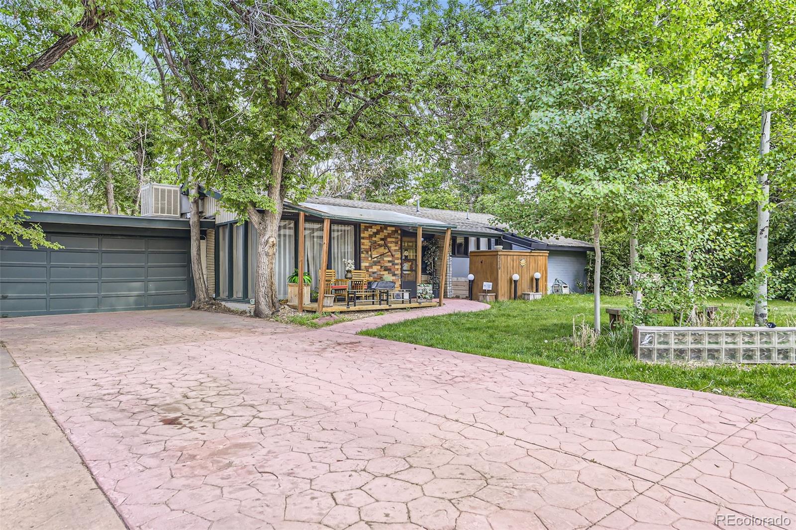 2220 Lee Street