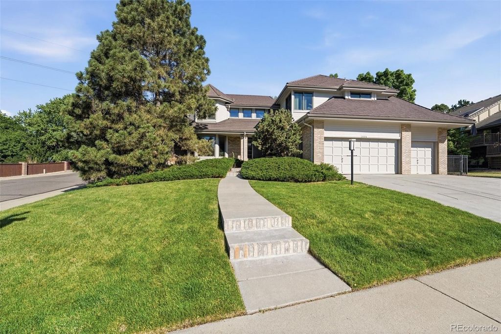 Photo of 1934 S Parfet Drive, Lakewood, CO 80227 (MLS # 1809522)