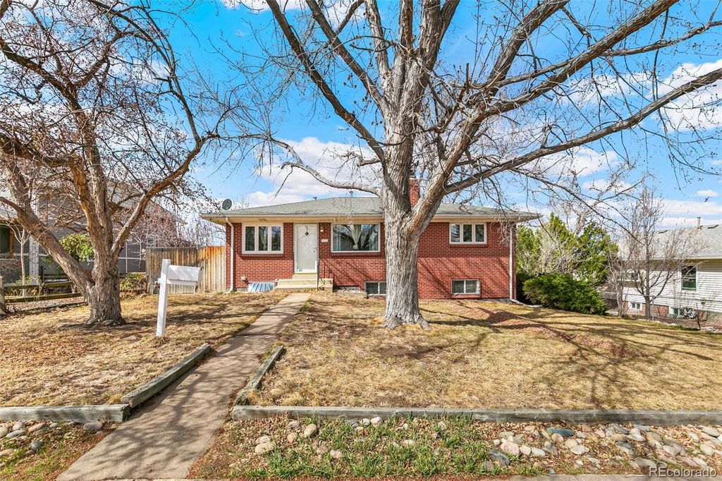 Photo of 5525 S Elmwood Street, Littleton, CO 80120 (MLS # 9089254)