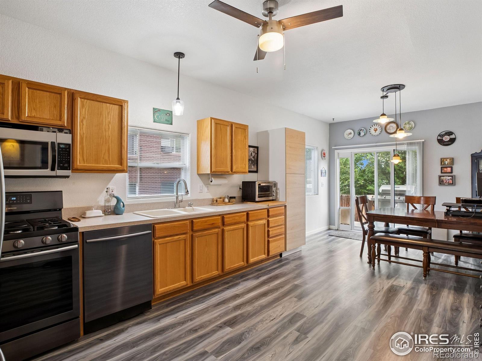 6735-6731 W 37th Place