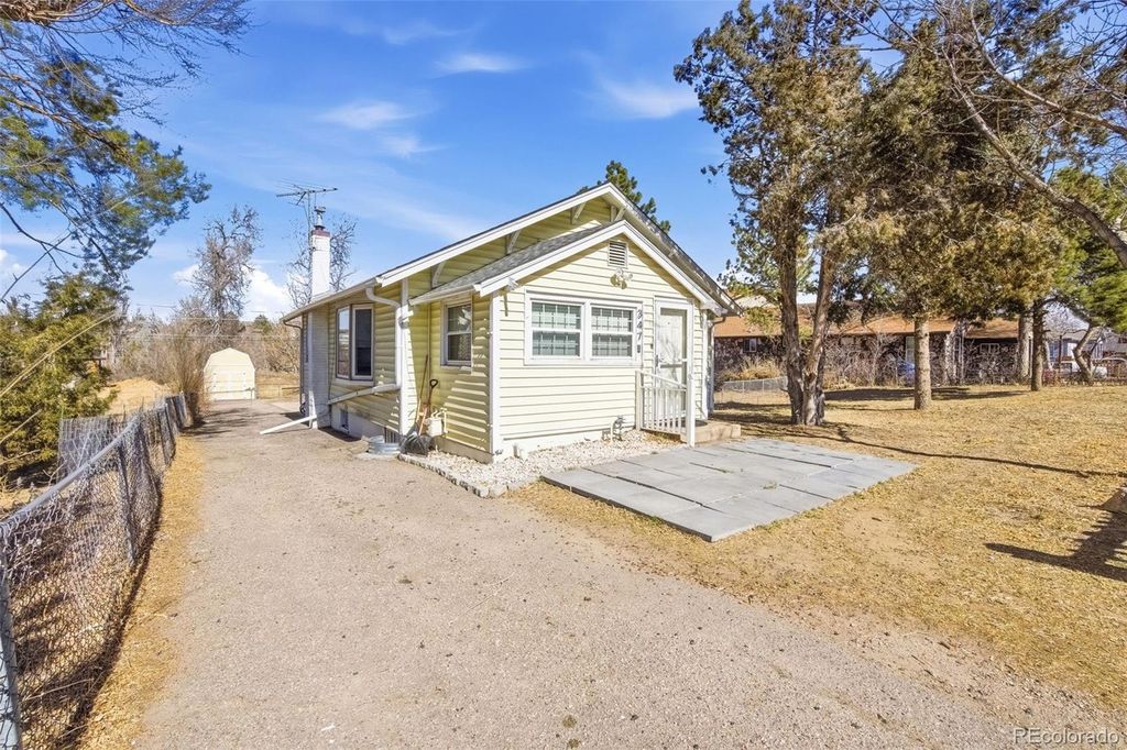 Photo of 347 W Rafferty Gardens Avenue, Littleton, CO 80120 (MLS # 8212426)