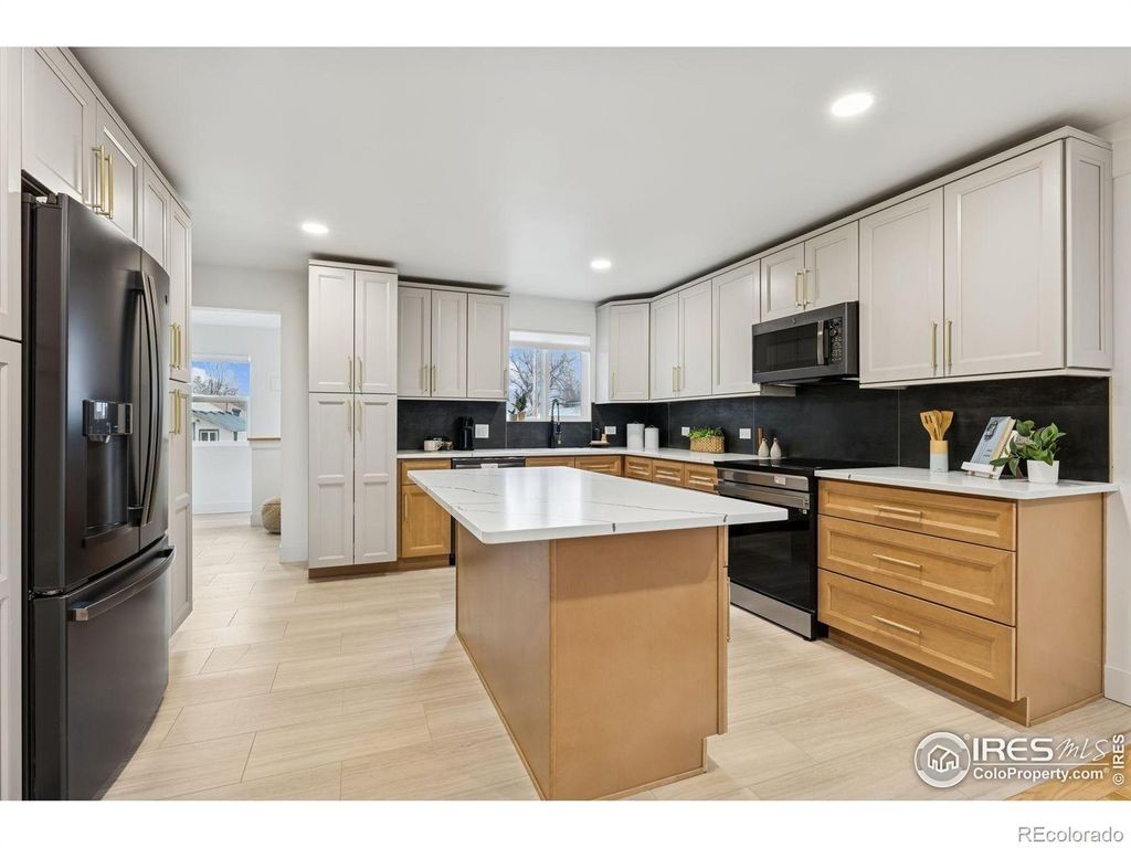 Photo of 250 S Cleveland Avenue, Loveland, CO 80537 (MLS # IR1047767)