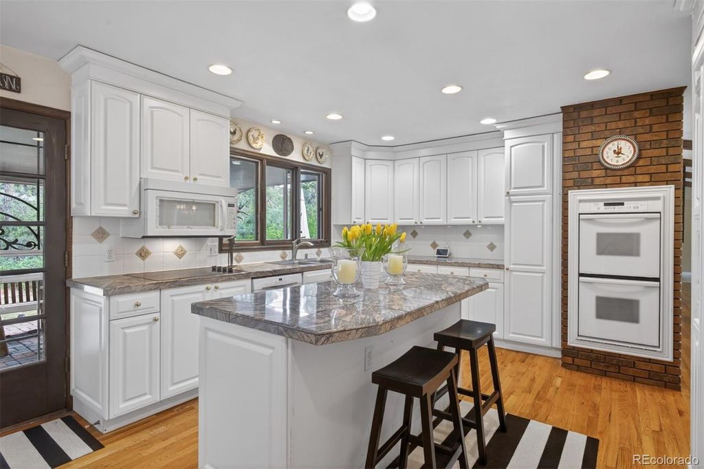 Photo of 2002 Green Oaks Lane, Littleton, CO 80121 (MLS # 6245102)