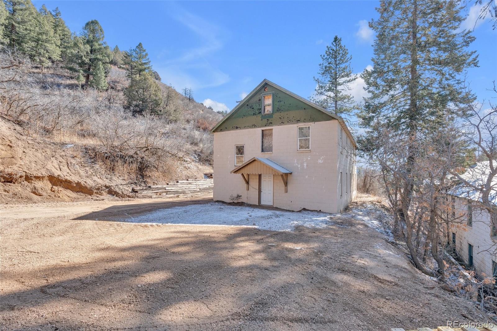 1906 Hidden Valley Road