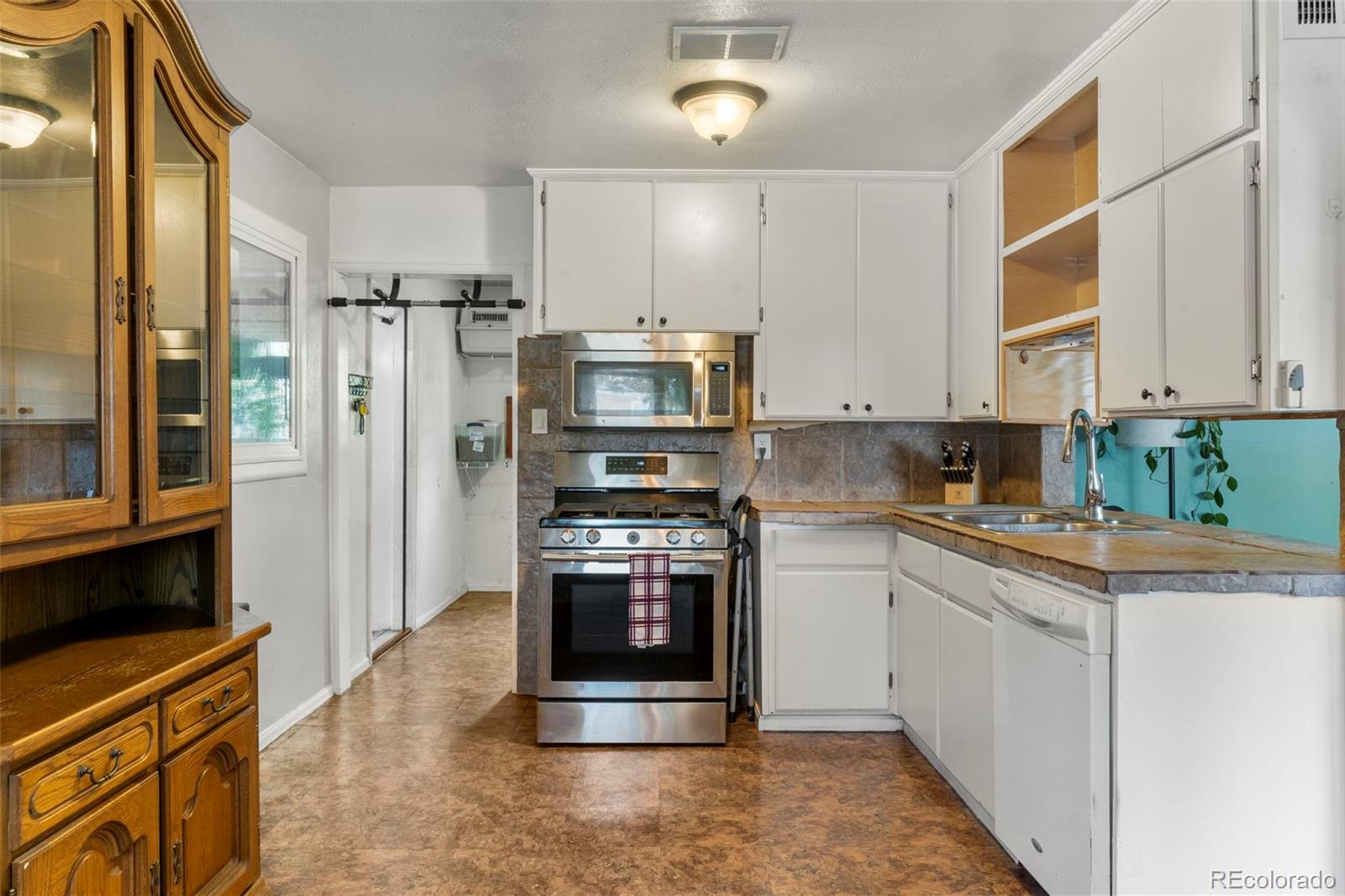 8991 Hickory Place, Thornton, CO, 80229 3 8991 Hickory Place