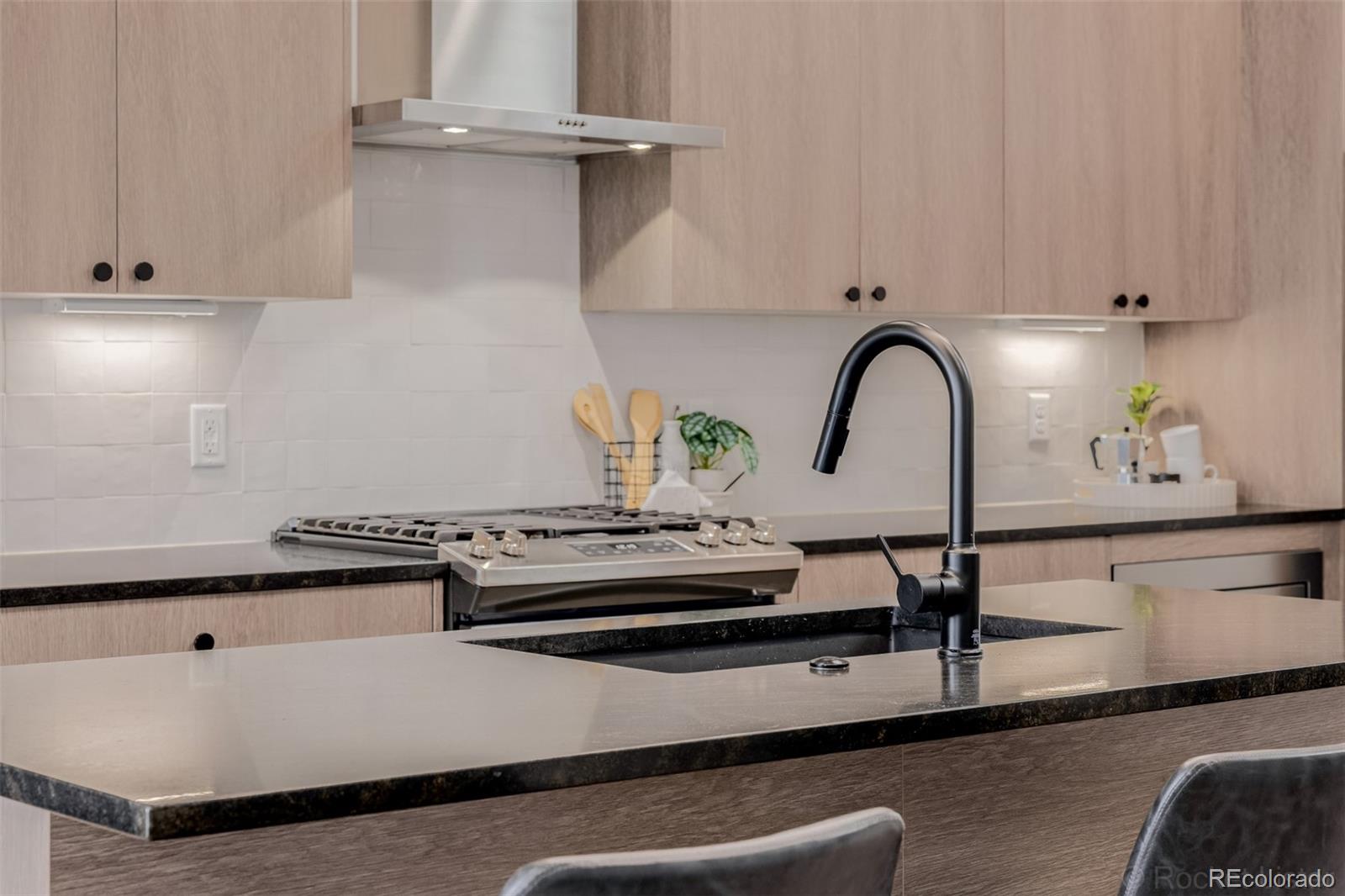 1242 Yates Street U2