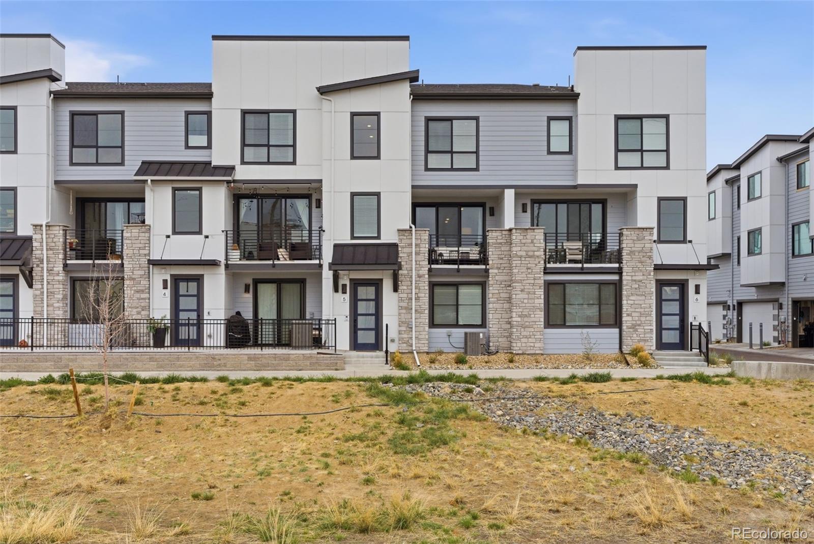 2048 S Holly Street 5