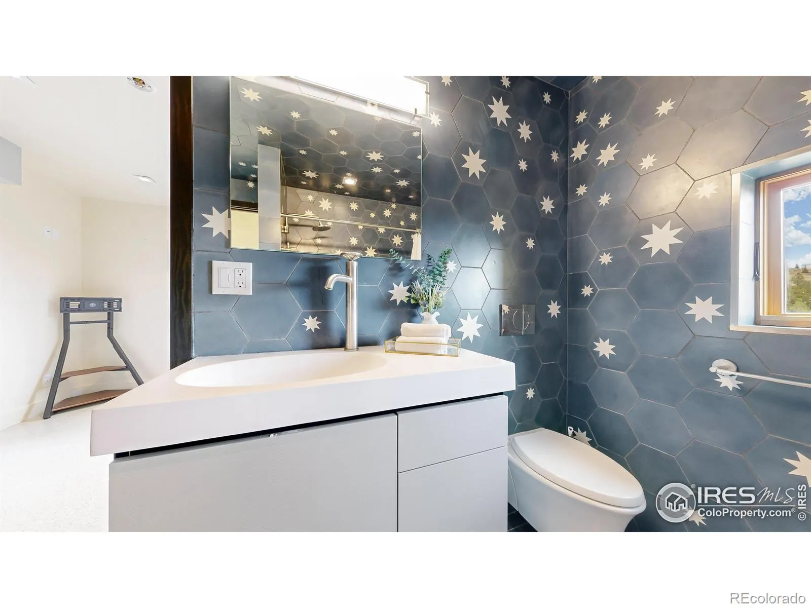 Boulder, Colorado 80302, United States, 4 Bedrooms Bedrooms, ,3 BathroomsBathrooms,Residential,Active,127416