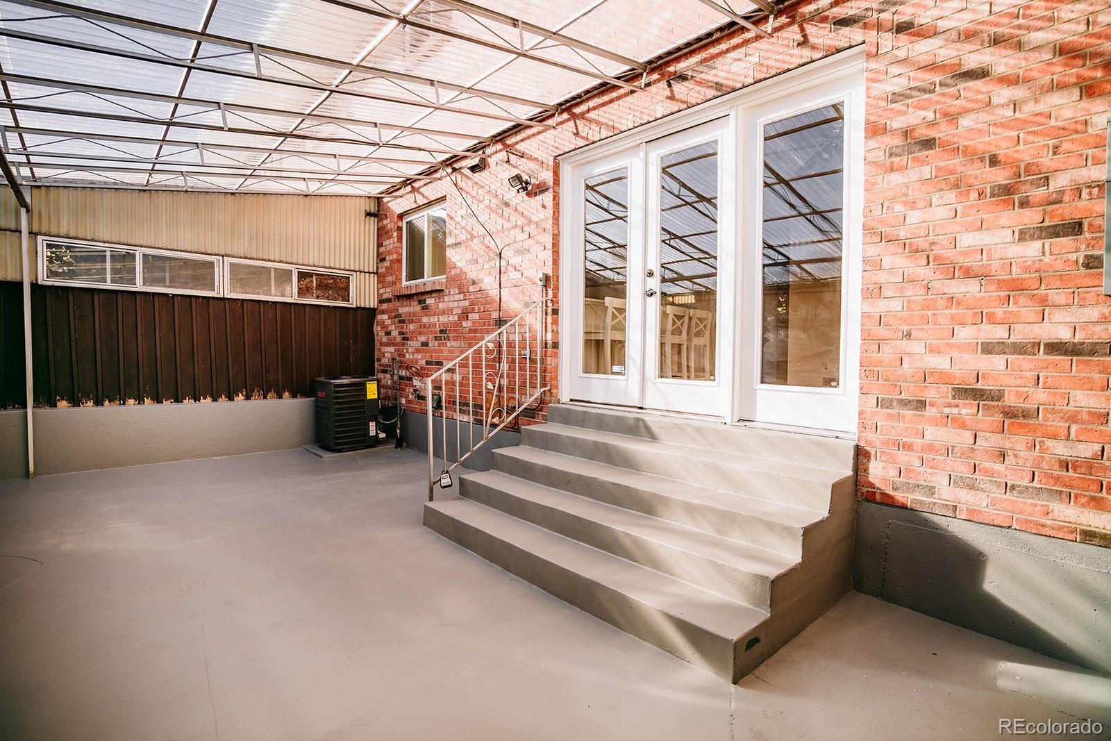 9133 E Mansfield Avenue