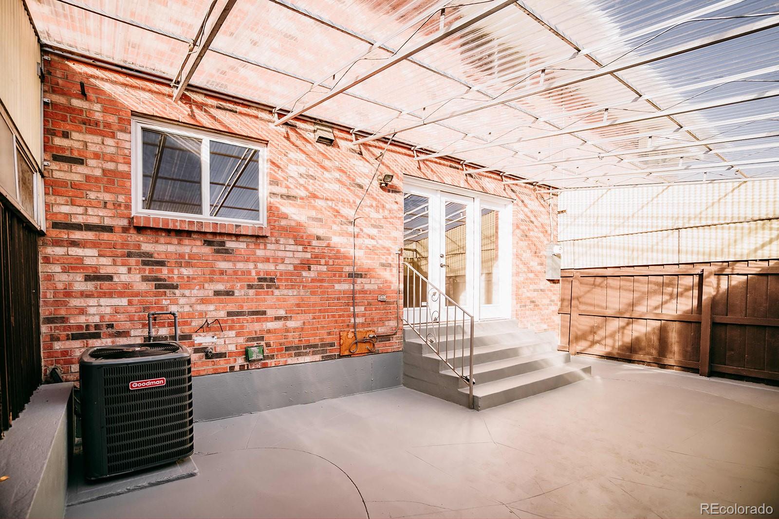 9133 E Mansfield Avenue