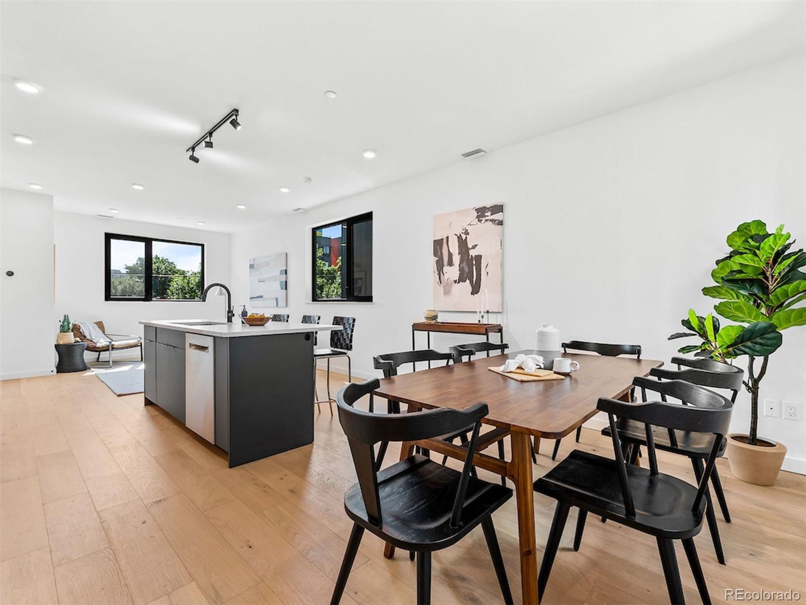 1601 Park Avenue 212