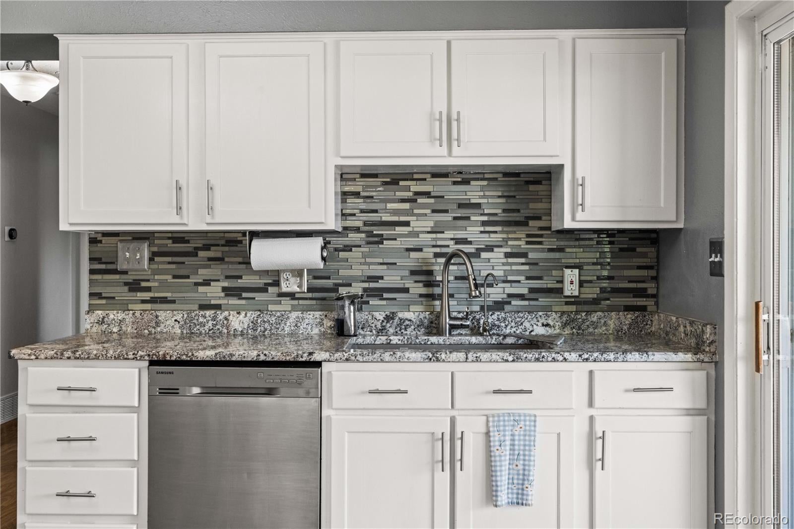 2951 S Downing Street, Englewood, CO 80113 — MLS #1636598 — photo 11 of 47